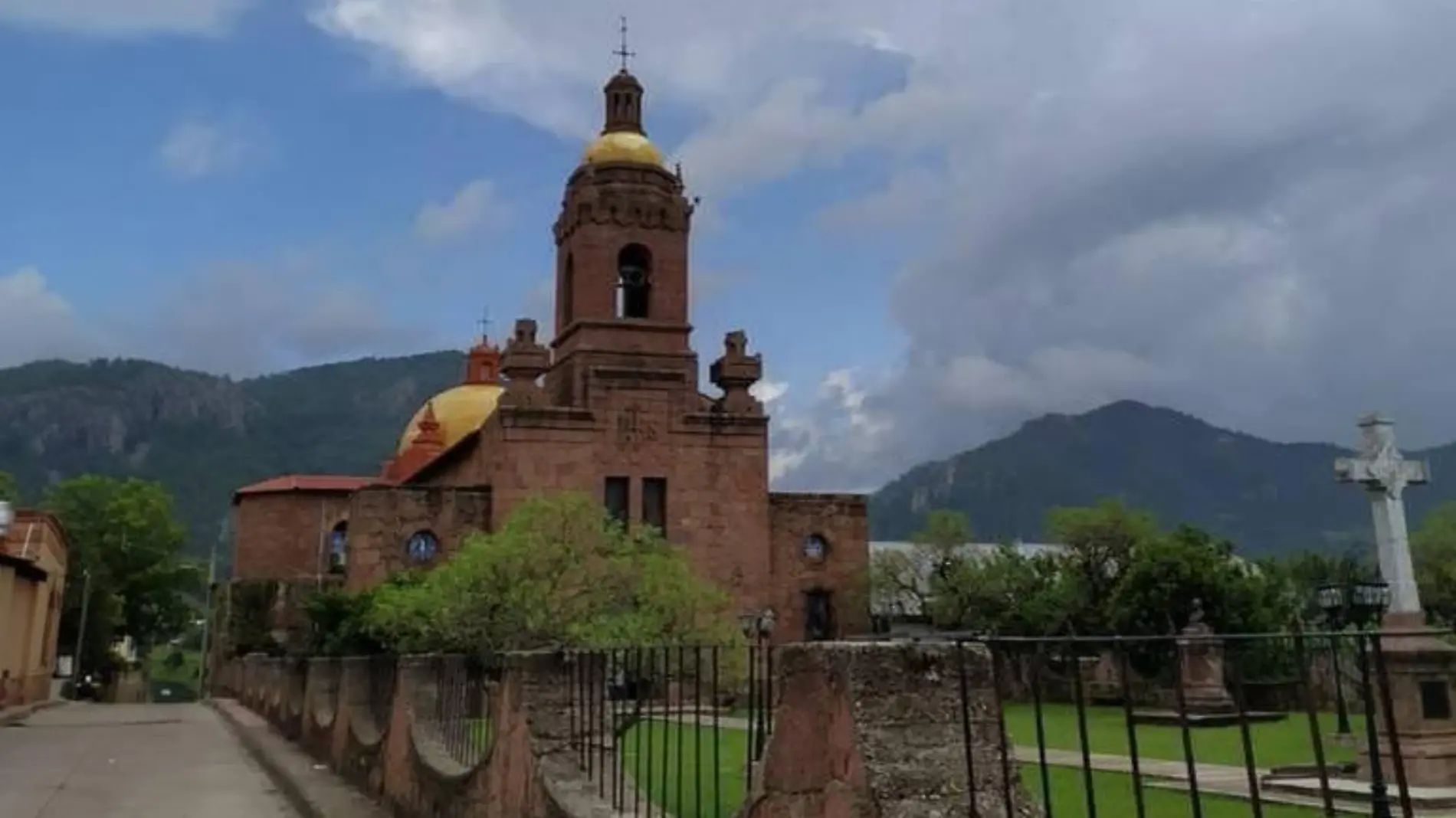 iglesia de Cerocahui en Chihuahua padres jesuitas